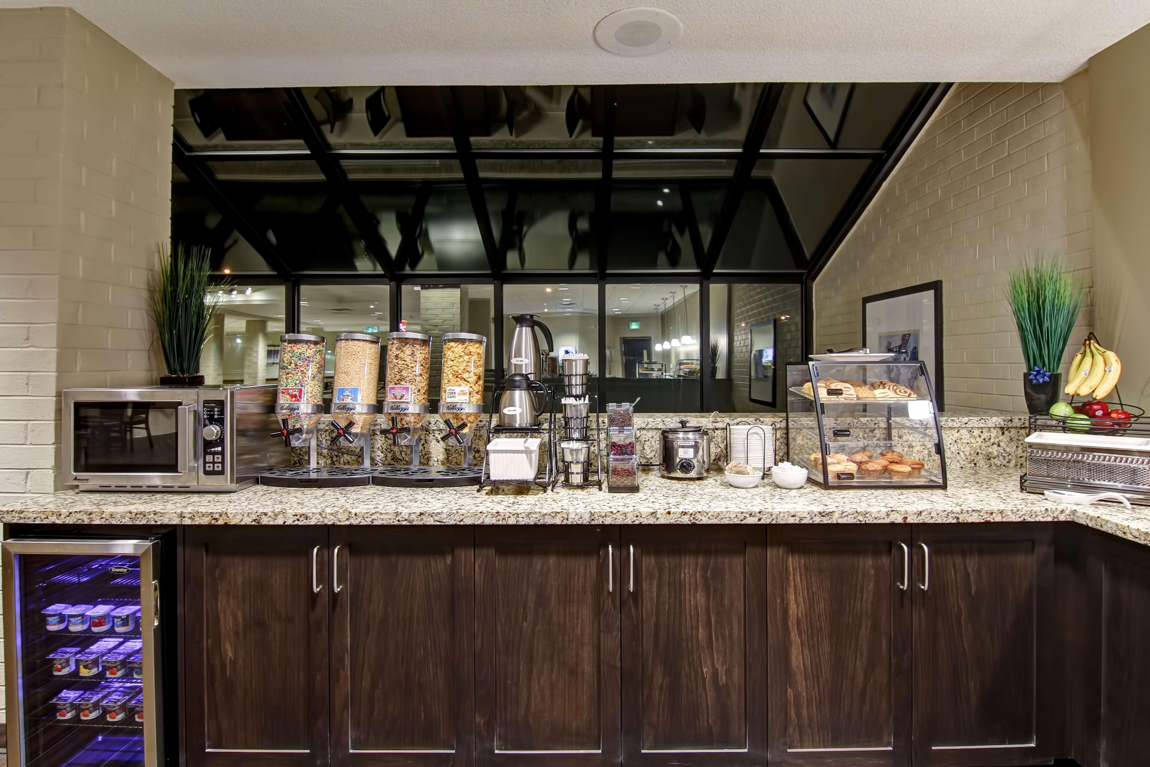 Best Western London Airport Inn & Suites Esterno foto