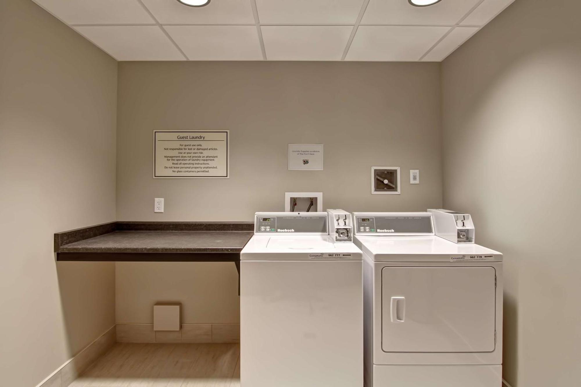 Best Western London Airport Inn & Suites Esterno foto