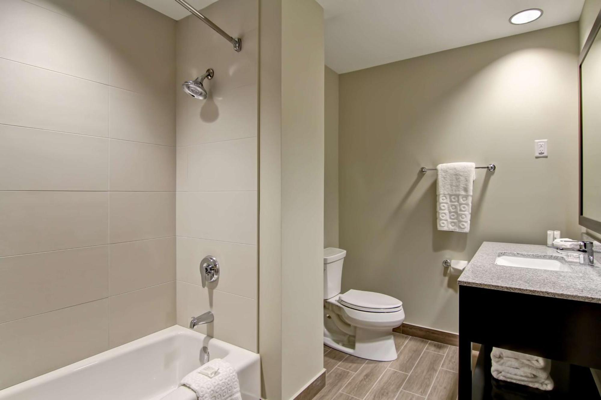 Best Western London Airport Inn & Suites Esterno foto